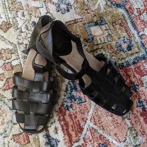 Vintage 90’s Basic Editions Black Fisherman Sandals
